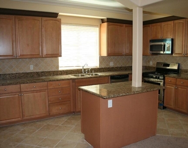 2512 Montrose Avenue - Photo Thumbnail 1