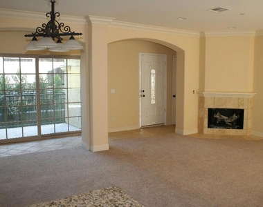 2512 Montrose Avenue - Photo Thumbnail 4