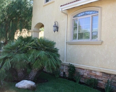 2512 Montrose Avenue - Photo Thumbnail 3