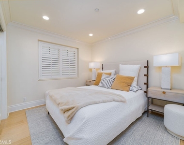3731 4th Avenue - Photo Thumbnail 5