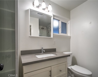 1212 W Woodcrest Avenue - Photo Thumbnail 32