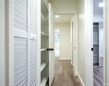 1212 W Woodcrest Avenue - Photo Thumbnail 26
