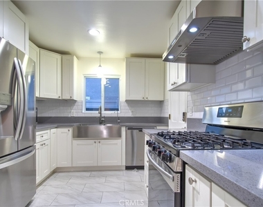 1212 W Woodcrest Avenue - Photo Thumbnail 4