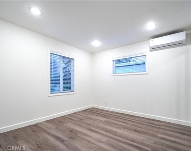1212 W Woodcrest Avenue - Photo Thumbnail 22