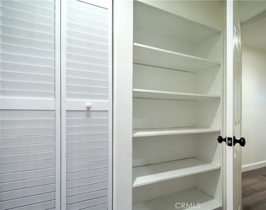 1212 W Woodcrest Avenue - Photo Thumbnail 25