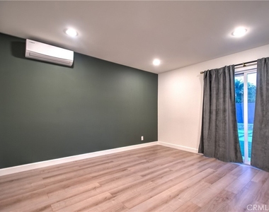 1212 W Woodcrest Avenue - Photo Thumbnail 34