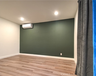 1212 W Woodcrest Avenue - Photo Thumbnail 35