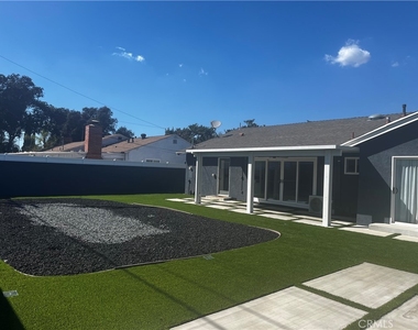 1212 W Woodcrest Avenue - Photo Thumbnail 37
