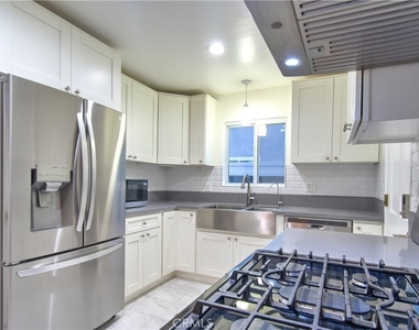 1212 W Woodcrest Avenue - Photo Thumbnail 5