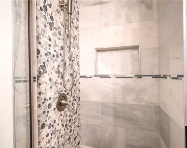 1212 W Woodcrest Avenue - Photo Thumbnail 33