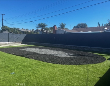1212 W Woodcrest Avenue - Photo Thumbnail 36