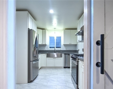 1212 W Woodcrest Avenue - Photo Thumbnail 3