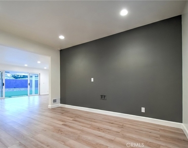 1212 W Woodcrest Avenue - Photo Thumbnail 12