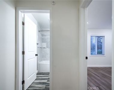 1212 W Woodcrest Avenue - Photo Thumbnail 18