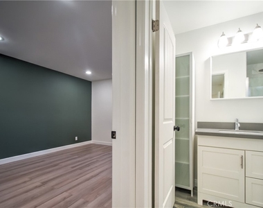 1212 W Woodcrest Avenue - Photo Thumbnail 31