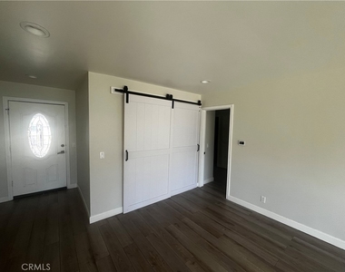 1212 W Woodcrest Avenue - Photo Thumbnail 13