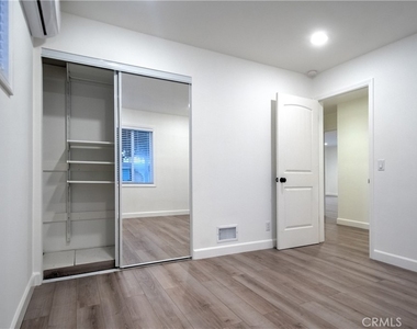 1212 W Woodcrest Avenue - Photo Thumbnail 24