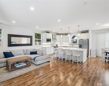 163 Flower Street - Photo Thumbnail 2