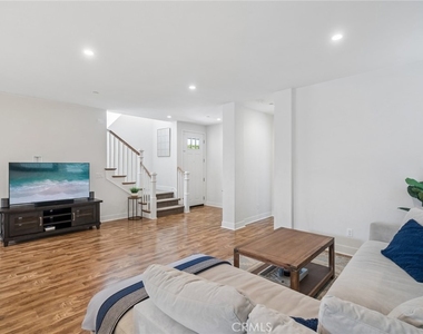163 Flower Street - Photo Thumbnail 8
