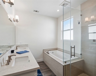 163 Flower Street - Photo Thumbnail 24