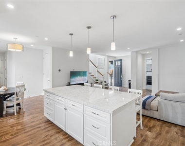 163 Flower Street - Photo Thumbnail 7