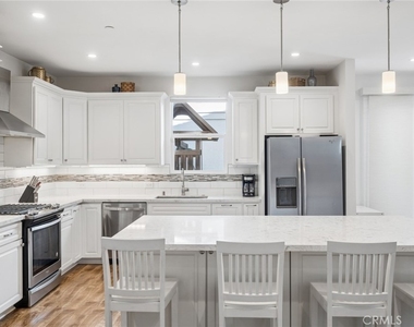 163 Flower Street - Photo Thumbnail 6