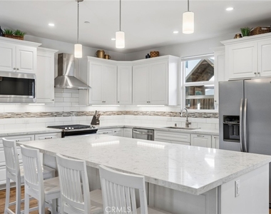 163 Flower Street - Photo Thumbnail 5
