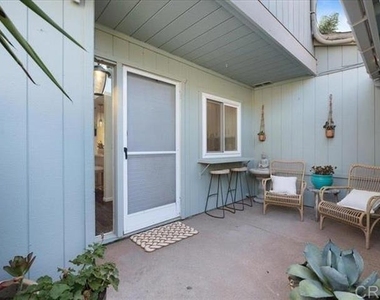 328 Winsome Place - Photo Thumbnail 6