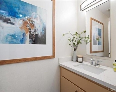 328 Winsome Place - Photo Thumbnail 15
