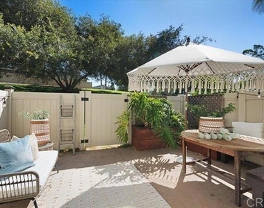 328 Winsome Place - Photo Thumbnail 4