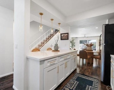 328 Winsome Place - Photo Thumbnail 7