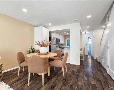 328 Winsome Place - Photo Thumbnail 10