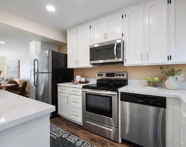 328 Winsome Place - Photo Thumbnail 8