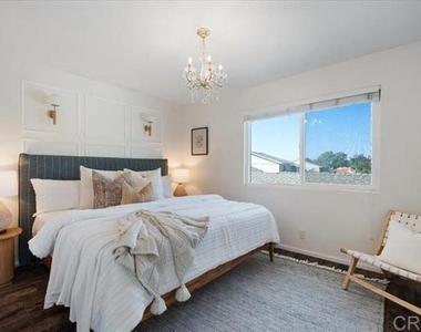328 Winsome Place - Photo Thumbnail 3