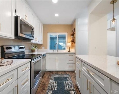 328 Winsome Place - Photo Thumbnail 2