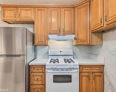 645 Scott Place - Photo Thumbnail 3