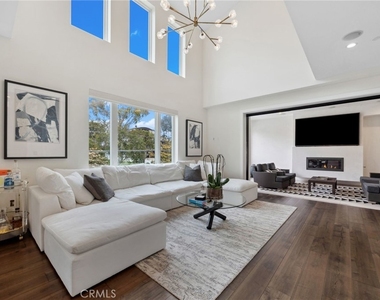 2801 Bayside Drive - Photo Thumbnail 2