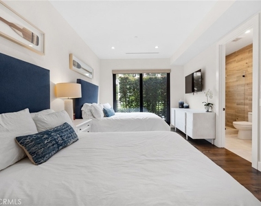 2801 Bayside Drive - Photo Thumbnail 18