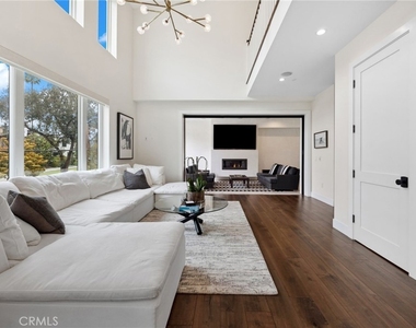 2801 Bayside Drive - Photo Thumbnail 3