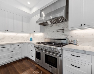 2801 Bayside Drive - Photo Thumbnail 10