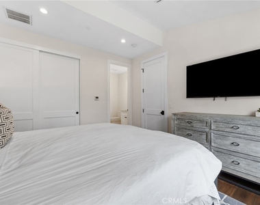 2801 Bayside Drive - Photo Thumbnail 19