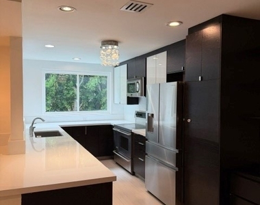 14144 Dickens Street - Photo Thumbnail 9