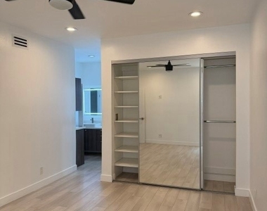 14144 Dickens Street - Photo Thumbnail 11