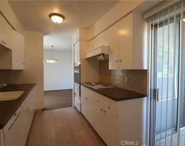 6251 Coldwater Canyon - Photo Thumbnail 7