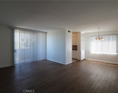 6251 Coldwater Canyon - Photo Thumbnail 2