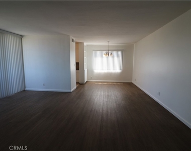 6251 Coldwater Canyon - Photo Thumbnail 17