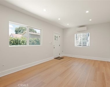 3122 Altura - Photo Thumbnail 4