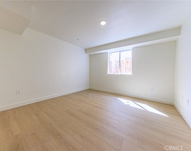 1642 Murchison Street - Photo Thumbnail 12