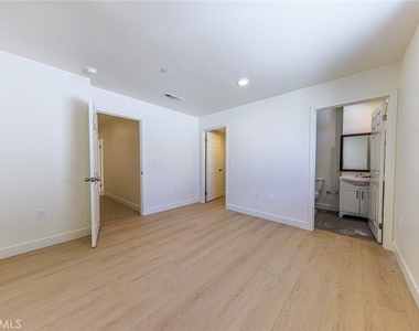 1642 Murchison Street - Photo Thumbnail 17