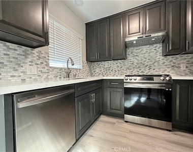 41 N Sierra Bonita Avenue - Photo Thumbnail 2